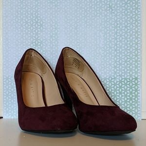Kelly and Katie Larissa pumps maroon size 6